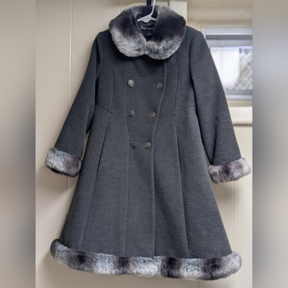 Elegant Gray Double-Breasted Coat with Faux Fur Trim For Child - Picture 2 of 13